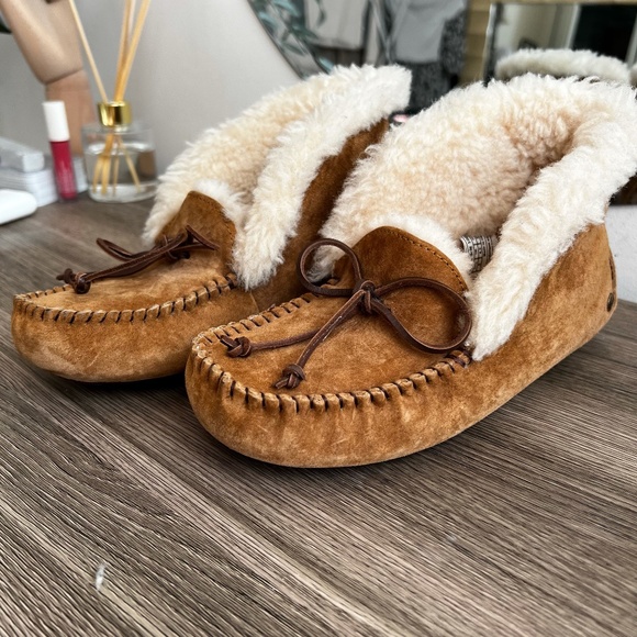 Ugg Alena Slippers Moccasins Womens 6 